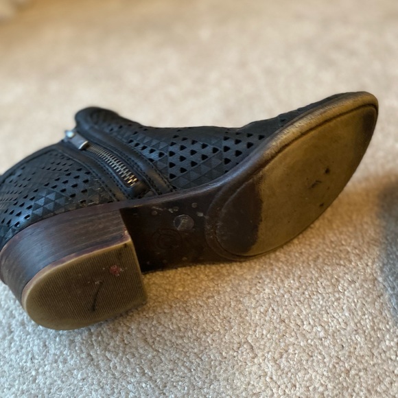 Lucky Brand | Shoes | Lucky Brand Sz 7.5
Black Basel Perforated…. - Picture 4 of 6